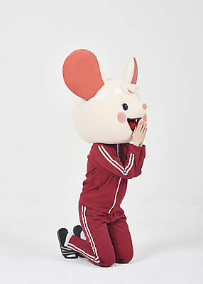 포토 JPG 스튜디오촬영 전신 여자 실내 한명 누끼 20대 청년 성인 옆모습 운동복 귀여움 한국인 쥐띠 쥐 무릎꿇기 실업자 흰배경 청년실업 취업준비생 쥐캐릭터 동물탈 소원빌기 인형탈 흰쥐 성인여자한명만 2020년 경자년 국내포토 1 옷 뷰포인트 동물캐릭터 백그라운드 컨셉 모션 사람 동양인 내부 구직 흰색 십이지신 설치류 실업 연도 사회이슈 탈 여자한명만 성인여자만 파일형식