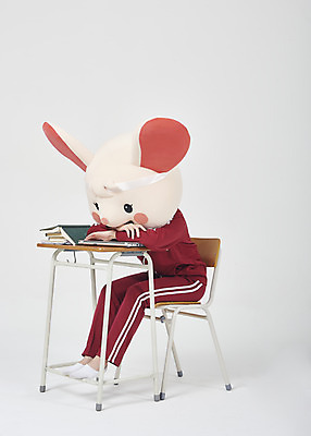 포토 JPG 스튜디오촬영 전신 여자 엎드리기 휴식 실내 한명 누끼 앉기 20대 청년 성인 옆모습 책 노트북 운동복 귀여움 한국인 쥐띠 쥐 실업자 흰배경 청년실업 취업준비생 쥐캐릭터 동물탈 인형탈 흰쥐 성인여자한명만 2020년 경자년 국내포토 1 옷 뷰포인트 동물캐릭터 백그라운드 컨셉 모션 사람 동양인 내부 전자제품 구직 흰색 십이지신 설치류 실업 연도 사회이슈 탈 여자한명만 성인여자만 파일형식