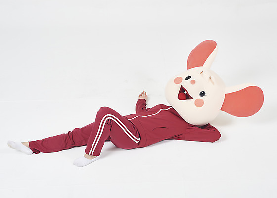 포토 JPG 스튜디오촬영 전신 여자 휴식 실내 한명 누끼 20대 청년 성인 옆모습 운동복 눕기 귀여움 한국인 쥐띠 쥐 실업자 흰배경 청년실업 취업준비생 쥐캐릭터 동물탈 인형탈 흰쥐 성인여자한명만 2020년 경자년 국내포토 1 옷 뷰포인트 동물캐릭터 백그라운드 컨셉 모션 사람 동양인 내부 구직 흰색 십이지신 설치류 실업 연도 사회이슈 탈 여자한명만 성인여자만 파일형식