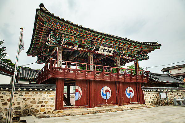 포토 JPG 주간 여행 한국 풍경 사람없음 야외 여름 관광지 여름풍경 대문 강원도 국내여행 명승지 영월 영월향교 풍화루 국내포토 자연요소 계절 아시아 문 향교 파일형식 여름_계절