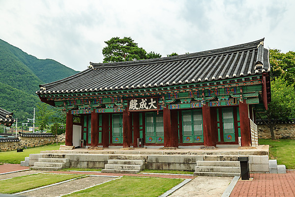 포토 JPG 주간 구름 여행 하늘 한국 풍경 사람없음 야외 여름 관광지 여름풍경 강원도 국내여행 명승지 영월 영월향교 대성전 국내포토 자연요소 계절 아시아 성전 향교 파일형식 여름_계절