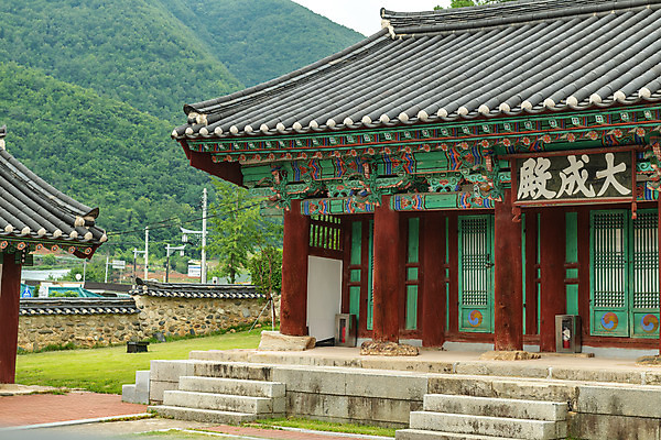 포토 JPG 주간 여행 산 한국 풍경 사람없음 야외 여름 관광지 여름풍경 강원도 국내여행 명승지 영월 영월향교 대성전 국내포토 자연요소 계절 아시아 성전 향교 파일형식 여름_계절