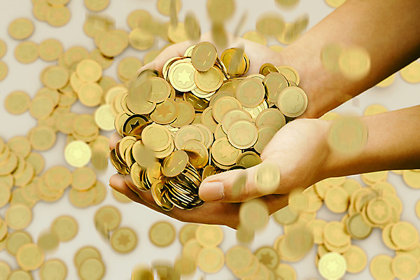 PSD 편집 편집이미지 손 들기 신체부위 3D소스 3D 동전 양손 행운 디지털합성 오브젝트 획득 당첨 적립 편집소스 이미지편집 편집3D 컨셉 돈 모션 사람 파일형식