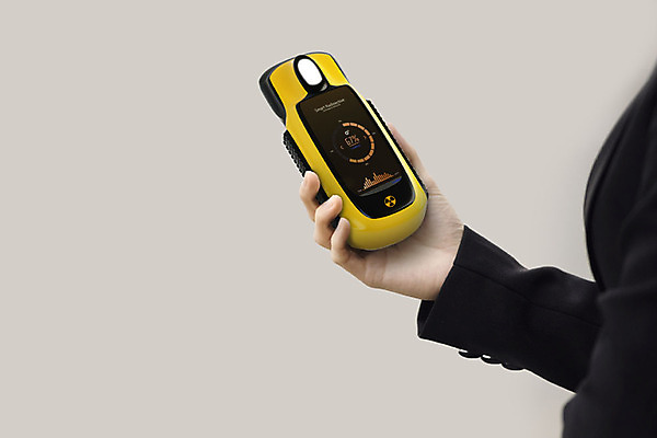 PSD 편집 편집이미지 손 들기 신체부위 3D소스 3D 위험 디지털합성 오브젝트 원자력 방사능 편집소스 방사능측정기 이미지편집 편집3D 컨셉 모션 사람 에너지 측정기 파일형식