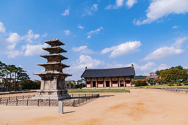 포토 JPG 주간 구름 한국전통 여행 유적지 하늘 풍경 사람없음 야외 관광지 세계문화유산 문화재 가을 역사 한국사 조선시대 부여 부여정림사지 부여정림사지오층석탑 백제역사유적지구 국내포토 자연요소 전통 계절 고건축 한국 석탑 충청남도 파일형식