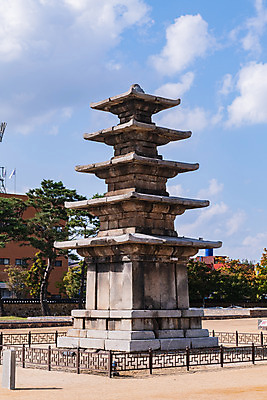 포토 JPG 주간 구름 한국전통 여행 유적지 하늘 풍경 사람없음 야외 관광지 세계문화유산 문화재 가을 역사 한국사 조선시대 부여 부여정림사지 부여정림사지오층석탑 백제역사유적지구 국내포토 자연요소 전통 계절 고건축 한국 석탑 충청남도 파일형식