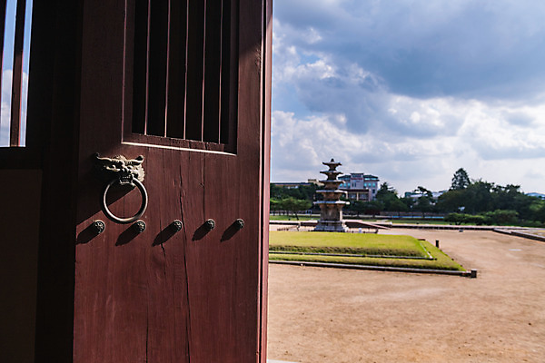 포토 JPG 주간 구름 한국전통 여행 유적지 하늘 풍경 근접촬영 사람없음 야외 관광지 세계문화유산 문화재 가을 역사 한국사 조선시대 전통문 부여 부여정림사지 부여정림사지오층석탑 백제역사유적지구 국내포토 자연요소 전통 계절 뷰포인트 고건축 한국 문 석탑 충청남도 파일형식
