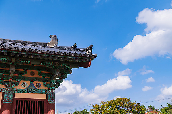 포토 JPG 주간 구름 한국전통 여행 유적지 하늘 풍경 사람없음 야외 관광지 세계문화유산 문화재 가을 역사 한국사 조선시대 단청 기와지붕 부여 부여정림사지 백제역사유적지구 국내포토 자연요소 전통 계절 고건축 지붕 한국 기와 충청남도 파일형식