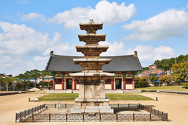포토 JPG 주간 구름 한국전통 여행 유적지 하늘 풍경 사람없음 야외 관광지 세계문화유산 문화재 가을 역사 한국사 조선시대 부여 부여정림사지 부여정림사지오층석탑 백제역사유적지구 국내포토 자연요소 전통 계절 고건축 한국 석탑 충청남도 파일형식