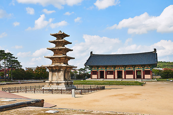 포토 JPG 주간 구름 한국전통 여행 유적지 하늘 풍경 사람없음 야외 관광지 세계문화유산 문화재 가을 역사 한국사 조선시대 부여 부여정림사지 부여정림사지오층석탑 백제역사유적지구 국내포토 자연요소 전통 계절 고건축 한국 석탑 충청남도 파일형식