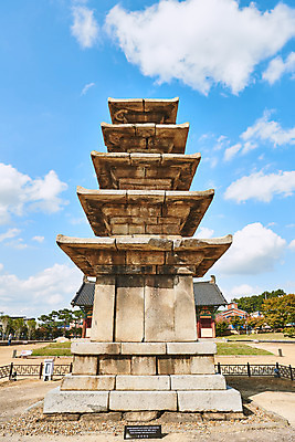 포토 JPG 주간 구름 한국전통 로우앵글 여행 유적지 하늘 풍경 사람없음 야외 관광지 세계문화유산 문화재 가을 역사 한국사 조선시대 부여 부여정림사지 부여정림사지오층석탑 백제역사유적지구 국내포토 자연요소 전통 계절 뷰포인트 고건축 한국 석탑 충청남도 파일형식
