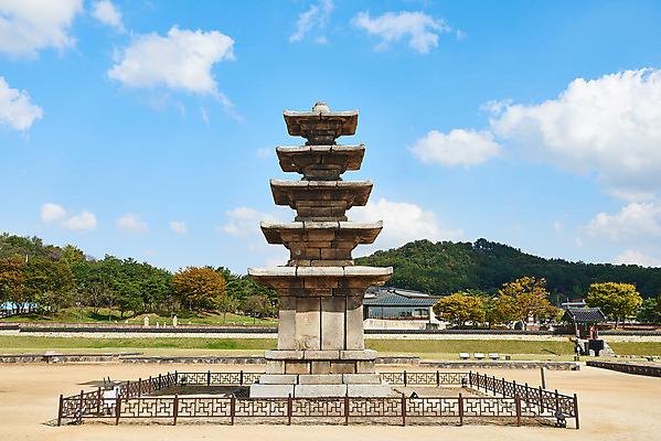 포토 JPG 주간 구름 한국전통 여행 유적지 하늘 풍경 사람없음 야외 관광지 세계문화유산 문화재 가을 역사 한국사 조선시대 부여 부여정림사지 부여정림사지오층석탑 백제역사유적지구 국내포토 자연요소 전통 계절 고건축 한국 석탑 충청남도 파일형식