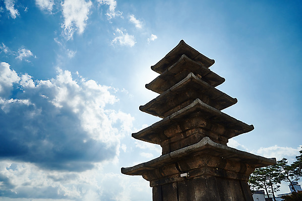 포토 JPG 주간 구름 한국전통 로우앵글 여행 유적지 하늘 풍경 사람없음 야외 관광지 세계문화유산 문화재 가을 역사 한국사 조선시대 부여 부여정림사지 부여정림사지오층석탑 백제역사유적지구 국내포토 자연요소 전통 계절 뷰포인트 고건축 한국 석탑 충청남도 파일형식