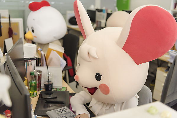 포토 JPG 여자 40대 중년 실내 앉기 정장 상반신 20대 성인 옆모습 세명 사무실 한국인 닭띠 닭 업무 비즈니스우먼 쥐띠 쥐 상사 동료 닭캐릭터 쥐캐릭터 동물탈 흰쥐 여자만 2020년 경자년 국내포토 옷 뷰포인트 동물캐릭터 비즈니스 관계 모션 조류 사람 동양인 청년 내부 십이지신 작업 직장인 설치류 연도 탈 파일형식