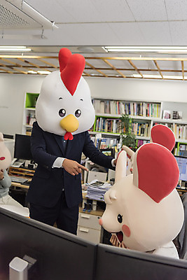 포토 JPG 여자 남자 40대 중년 실내 서기 앉기 정장 여러명 상반신 20대 성인 앞모습 옆모습 30대 사무실 한국인 가리킴 닭띠 닭 돼지띠 돼지 비즈니스맨 비즈니스우먼 쥐띠 쥐 상사 동료 리더 닭캐릭터 쥐캐릭터 돼지캐릭터 지적 동물탈 흰쥐 2020년 경자년 팀장 국내포토 옷 뷰포인트 동물캐릭터 다수 비즈니스 포유류 관계 모션 조류 사람 동양인 손짓 청년 내부 장년 십이지신 직장인 설치류 연도 탈 파일형식