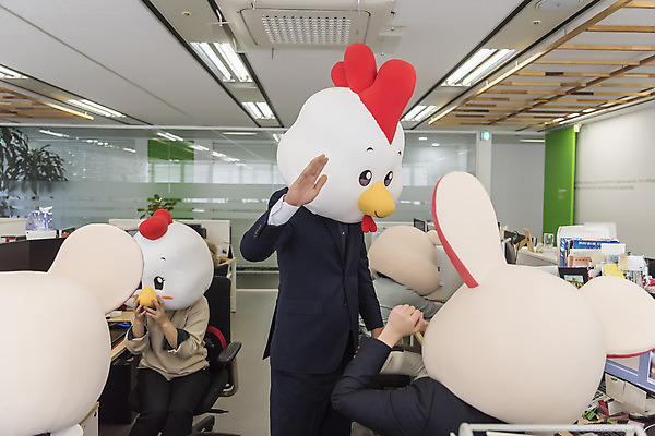 포토 JPG 여자 남자 40대 중년 실내 서기 앉기 정장 여러명 상반신 20대 성인 앞모습 옆모습 뒷모습 30대 사무실 놀람 한국인 닭띠 닭 돼지띠 돼지 비즈니스맨 비즈니스우먼 폭력 쥐띠 쥐 상사 동료 리더 닭캐릭터 쥐캐릭터 돼지캐릭터 지적 동물탈 흰쥐 2020년 경자년 팀장 국내포토 옷 감정 뷰포인트 동물캐릭터 다수 비즈니스 포유류 관계 모션 조류 표정 사람 동양인 청년 내부 장년 십이지신 직장인 설치류 연도 사회이슈 탈 파일형식