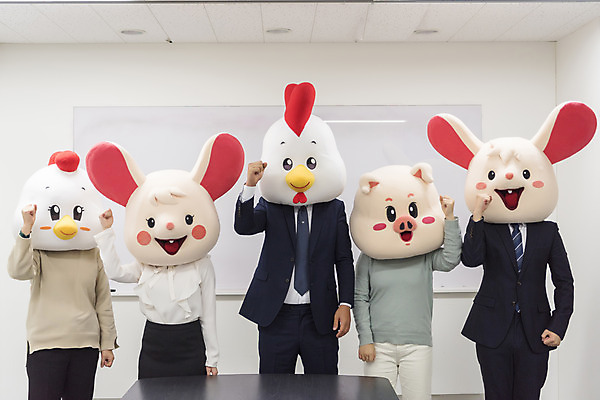 포토 JPG 여자 남자 40대 중년 실내 서기 정장 여러명 상반신 20대 성인 앞모습 30대 파이팅 주먹 한국인 닭띠 닭 돼지띠 돼지 비즈니스맨 비즈니스우먼 쥐띠 쥐 상사 동료 회의실 닭캐릭터 쥐캐릭터 돼지캐릭터 동물탈 흰쥐 2020년 경자년 국내포토 옷 뷰포인트 동물캐릭터 다수 비즈니스 포유류 관계 모션 조류 사람 동양인 청년 내부 장년 십이지신 직장인 설치류 연도 탈 파일형식