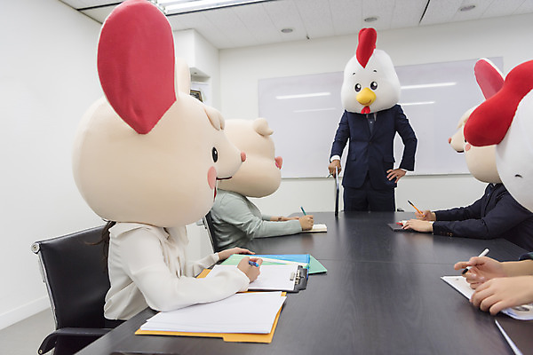 포토 JPG 여자 남자 40대 중년 회의 실내 서기 앉기 정장 여러명 상반신 20대 성인 앞모습 옆모습 30대 한국인 닭띠 닭 돼지띠 돼지 비즈니스맨 비즈니스우먼 쥐띠 쥐 상사 동료 회의실 리더 문서 닭캐릭터 쥐캐릭터 돼지캐릭터 동물탈 흰쥐 2020년 경자년 팀장 국내포토 옷 뷰포인트 동물캐릭터 다수 비즈니스 포유류 관계 모션 조류 사람 동양인 청년 내부 장년 십이지신 직장인 설치류 연도 탈 파일형식