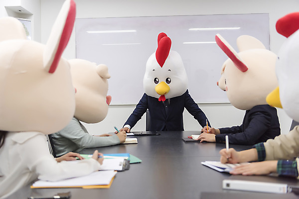 포토 JPG 여자 남자 40대 중년 회의 실내 서기 앉기 정장 여러명 상반신 20대 성인 앞모습 옆모습 30대 한국인 닭띠 닭 돼지띠 돼지 비즈니스맨 비즈니스우먼 쥐띠 쥐 상사 동료 회의실 리더 닭캐릭터 쥐캐릭터 돼지캐릭터 동물탈 흰쥐 2020년 경자년 팀장 국내포토 옷 뷰포인트 동물캐릭터 다수 비즈니스 포유류 관계 모션 조류 사람 동양인 청년 내부 장년 십이지신 직장인 설치류 연도 탈 파일형식