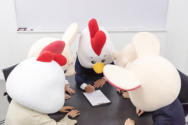 포토 JPG 응시 여자 남자 40대 중년 회의 실내 서기 앉기 정장 여러명 상반신 20대 성인 앞모습 옆모습 30대 한국인 기록 닭띠 닭 돼지띠 돼지 비즈니스맨 비즈니스우먼 쥐띠 쥐 상사 집중 동료 회의실 리더 문서 닭캐릭터 쥐캐릭터 돼지캐릭터 동물탈 흰쥐 2020년 경자년 팀장 국내포토 시선 옷 뷰포인트 동물캐릭터 다수 컨셉 비즈니스 포유류 관계 모션 조류 사람 동양인 청년 내부 장년 십이지신 직장인 설치류 연도 탈 파일형식