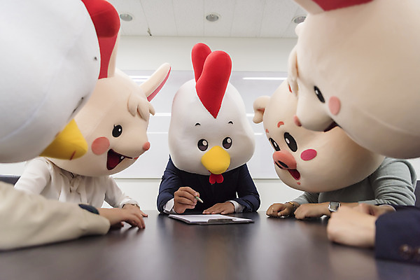 포토 JPG 응시 여자 남자 40대 중년 회의 실내 서기 앉기 정장 여러명 상반신 20대 성인 앞모습 옆모습 30대 한국인 기록 닭띠 닭 돼지띠 돼지 비즈니스맨 비즈니스우먼 쥐띠 쥐 상사 집중 동료 회의실 리더 문서 닭캐릭터 쥐캐릭터 돼지캐릭터 동물탈 흰쥐 2020년 경자년 팀장 국내포토 시선 옷 뷰포인트 동물캐릭터 다수 컨셉 비즈니스 포유류 관계 모션 조류 사람 동양인 청년 내부 장년 십이지신 직장인 설치류 연도 탈 파일형식