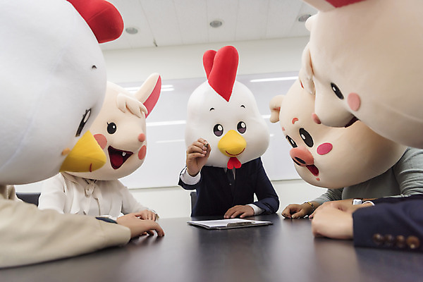 포토 JPG 응시 여자 남자 40대 중년 회의 실내 서기 앉기 정장 여러명 상반신 20대 성인 앞모습 옆모습 30대 한국인 기록 닭띠 닭 돼지띠 돼지 비즈니스맨 비즈니스우먼 쥐띠 쥐 상사 집중 동료 회의실 리더 문서 닭캐릭터 쥐캐릭터 돼지캐릭터 동물탈 흰쥐 2020년 경자년 팀장 국내포토 시선 옷 뷰포인트 동물캐릭터 다수 컨셉 비즈니스 포유류 관계 모션 조류 사람 동양인 청년 내부 장년 십이지신 직장인 설치류 연도 탈 파일형식