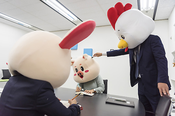 포토 JPG 여자 남자 40대 중년 회의 실내 서기 앉기 정장 여러명 상반신 20대 성인 30대 한국인 닭띠 닭 돼지띠 돼지 비즈니스맨 비즈니스우먼 쥐띠 쥐 상사 동료 회의실 리더 닭캐릭터 쥐캐릭터 돼지캐릭터 동물탈 흰쥐 2020년 경자년 팀장 국내포토 옷 동물캐릭터 다수 비즈니스 포유류 관계 모션 조류 사람 동양인 청년 내부 장년 십이지신 직장인 설치류 연도 탈 파일형식