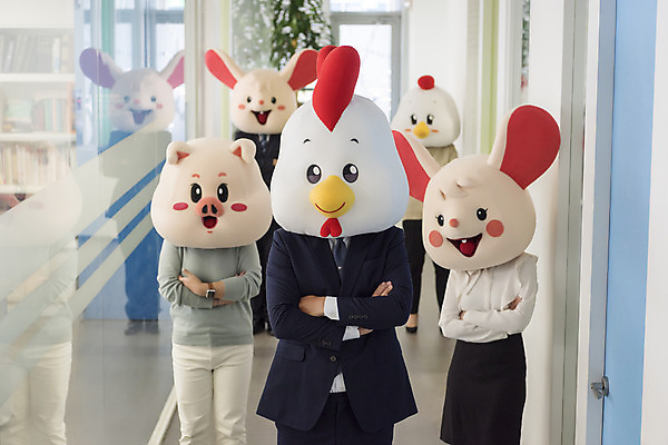 포토 JPG 여자 남자 40대 중년 회사 실내 서기 정장 여러명 상반신 20대 성인 앞모습 30대 사무실 팔짱 한국인 닭띠 닭 돼지띠 돼지 비즈니스맨 비즈니스우먼 복도 쥐띠 쥐 상사 동료 리더 닭캐릭터 쥐캐릭터 돼지캐릭터 동물탈 흰쥐 2020년 경자년 팀장 국내포토 옷 뷰포인트 동물캐릭터 다수 비즈니스 포유류 관계 모션 조류 사람 동양인 청년 내부 장년 십이지신 직장인 설치류 연도 탈 파일형식