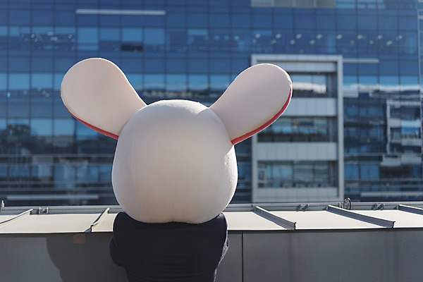 포토 JPG 주간 남자 한명 앉기 정장 상반신 성인 야외 뒷모습 30대 한국인 비즈니스맨 좌절 쥐띠 쥐 옥상 신입사원 쥐캐릭터 동물탈 흰쥐 성인남자한명만 2020년 경자년 국내포토 자연요소 1 옷 감정 뷰포인트 동물캐릭터 컨셉 비즈니스 모션 사람 동양인 장년 십이지신 직장인 설치류 연도 탈 남자한명만 성인남자만 파일형식