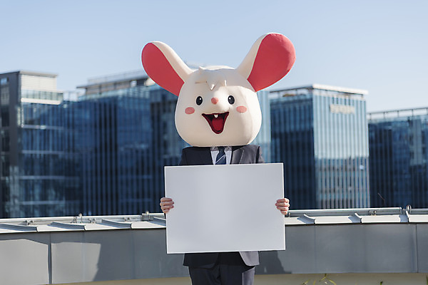 포토 JPG 주간 배너 남자 사각프레임 한명 서기 들기 정장 상반신 성인 야외 앞모습 30대 한국인 비즈니스맨 쥐띠 쥐 옥상 신입사원 쥐캐릭터 동물탈 패기 흰쥐 성인남자한명만 2020년 경자년 국내포토 자연요소 1 옷 뷰포인트 동물캐릭터 컨셉 비즈니스 모션 프레임 사람 동양인 장년 사각형 십이지신 직장인 자신감 설치류 연도 탈 남자한명만 성인남자만 파일형식