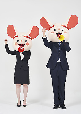 포토 JPG 스튜디오촬영 전신 여자 남자 실내 서기 들기 누끼 정장 20대 성인 두명 앞모습 30대 확성기 외침 주먹 한국인 머리띠 비즈니스맨 비즈니스우먼 쥐띠 쥐 동료 흰배경 쥐캐릭터 동물탈 투쟁 흰쥐 성인만 2020년 경자년 농성 국내포토 옷 뷰포인트 동물캐릭터 백그라운드 비즈니스 장신구 관계 모션 사람 동양인 청년 내부 장년 소리 흰색 십이지신 직장인 설치류 연도 탈 파일형식
