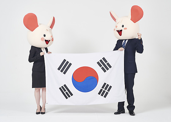 포토 JPG 스튜디오촬영 전신 여자 남자 응원 실내 서기 들기 누끼 정장 20대 성인 두명 앞모습 30대 파이팅 주먹 한국인 비즈니스맨 비즈니스우먼 쥐띠 쥐 태극기 동료 흰배경 쥐캐릭터 애국심 동물탈 흰쥐 성인만 2020년 경자년 국내포토 옷 뷰포인트 동물캐릭터 백그라운드 비즈니스 관계 모션 사람 동양인 청년 내부 장년 흰색 십이지신 직장인 국기 설치류 연도 탈 파일형식