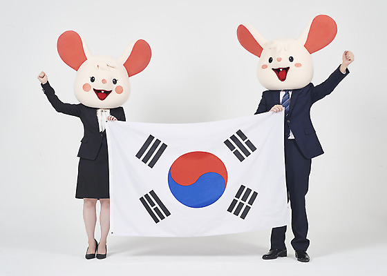 포토 JPG 스튜디오촬영 전신 여자 남자 응원 실내 서기 들기 누끼 정장 20대 성인 두명 앞모습 30대 파이팅 주먹 한국인 비즈니스맨 비즈니스우먼 쥐띠 쥐 태극기 동료 흰배경 쥐캐릭터 애국심 동물탈 흰쥐 성인만 2020년 경자년 국내포토 옷 뷰포인트 동물캐릭터 백그라운드 비즈니스 관계 모션 사람 동양인 청년 내부 장년 흰색 십이지신 직장인 국기 설치류 연도 탈 파일형식