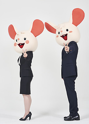 포토 JPG 스튜디오촬영 전신 여자 남자 실내 서기 누끼 정장 20대 성인 두명 30대 한국인 비즈니스맨 비즈니스우먼 쥐띠 쥐 동료 흰배경 쥐캐릭터 동물탈 흰쥐 성인만 2020년 경자년 국내포토 옷 동물캐릭터 백그라운드 비즈니스 관계 모션 사람 동양인 청년 내부 장년 흰색 십이지신 직장인 설치류 연도 탈 파일형식