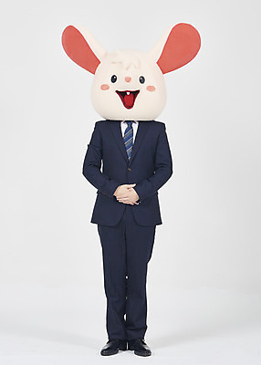 포토 JPG 스튜디오촬영 전신 남자 실내 한명 서기 누끼 정장 성인 앞모습 30대 한국인 비즈니스맨 쥐띠 쥐 흰배경 쥐캐릭터 손모으기 공손 동물탈 흰쥐 성인남자한명만 2020년 경자년 국내포토 1 옷 뷰포인트 동물캐릭터 백그라운드 비즈니스 모션 사람 동양인 손짓 내부 장년 흰색 십이지신 직장인 설치류 연도 탈 남자한명만 성인남자만 파일형식