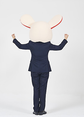 포토 JPG 스튜디오촬영 전신 남자 응원 실내 한명 서기 누끼 정장 성인 뒷모습 30대 파이팅 주먹 한국인 비즈니스맨 쥐띠 쥐 흰배경 쥐캐릭터 동물탈 흰쥐 성인남자한명만 2020년 경자년 국내포토 1 옷 뷰포인트 동물캐릭터 백그라운드 비즈니스 모션 사람 동양인 내부 장년 흰색 십이지신 직장인 설치류 연도 탈 남자한명만 성인남자만 파일형식