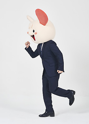 포토 JPG 스튜디오촬영 전신 남자 실내 한명 서기 누끼 정장 성인 옆모습 30대 달리기 한국인 비즈니스맨 쥐띠 쥐 흰배경 쥐캐릭터 동물탈 흰쥐 성인남자한명만 2020년 경자년 국내포토 1 옷 뷰포인트 동물캐릭터 백그라운드 비즈니스 모션 사람 동양인 내부 장년 흰색 십이지신 직장인 설치류 연도 탈 남자한명만 성인남자만 파일형식