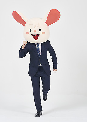 포토 JPG 스튜디오촬영 전신 남자 실내 한명 서기 누끼 정장 성인 앞모습 30대 달리기 한국인 비즈니스맨 쥐띠 쥐 흰배경 쥐캐릭터 동물탈 흰쥐 성인남자한명만 2020년 경자년 국내포토 1 옷 뷰포인트 동물캐릭터 백그라운드 비즈니스 모션 사람 동양인 내부 장년 흰색 십이지신 직장인 설치류 연도 탈 남자한명만 성인남자만 파일형식