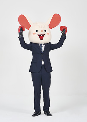 포토 JPG 스튜디오촬영 전신 남자 실내 한명 서기 누끼 정장 성인 앞모습 30대 손들기 한국인 권투글러브 비즈니스맨 쥐띠 쥐 흰배경 쥐캐릭터 동물탈 흰쥐 성인남자한명만 2020년 경자년 국내포토 1 옷 뷰포인트 동물캐릭터 백그라운드 비즈니스 모션 사람 동양인 내부 장년 글러브 흰색 십이지신 직장인 설치류 연도 탈 남자한명만 성인남자만 파일형식