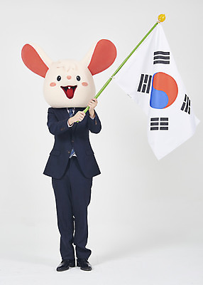 포토 JPG 스튜디오촬영 전신 남자 실내 한명 서기 들기 누끼 정장 성인 앞모습 30대 한국인 비즈니스맨 쥐띠 쥐 태극기 흰배경 쥐캐릭터 애국심 동물탈 흰쥐 성인남자한명만 2020년 경자년 국내포토 1 옷 뷰포인트 동물캐릭터 백그라운드 비즈니스 모션 사람 동양인 내부 장년 흰색 십이지신 직장인 국기 설치류 연도 탈 남자한명만 성인남자만 파일형식