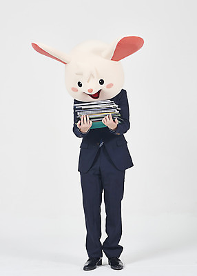 포토 JPG 스튜디오촬영 전신 남자 실내 한명 서기 들기 누끼 정장 성인 앞모습 30대 한국인 비즈니스맨 쥐띠 쥐 흰배경 문서 쥐캐릭터 무거움 동물탈 흰쥐 성인남자한명만 2020년 경자년 국내포토 1 옷 뷰포인트 동물캐릭터 백그라운드 비즈니스 모션 사람 동양인 내부 장년 흰색 십이지신 직장인 무게 설치류 연도 탈 남자한명만 성인남자만 파일형식