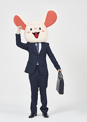 포토 JPG 스튜디오촬영 전신 남자 서류가방 실내 한명 서기 들기 누끼 정장 성인 앞모습 30대 파이팅 주먹 한국인 비즈니스맨 쥐띠 쥐 흰배경 쥐캐릭터 동물탈 흰쥐 성인남자한명만 2020년 경자년 국내포토 1 옷 뷰포인트 동물캐릭터 백그라운드 가방 비즈니스 모션 사람 동양인 내부 장년 흰색 십이지신 직장인 설치류 연도 탈 남자한명만 성인남자만 파일형식