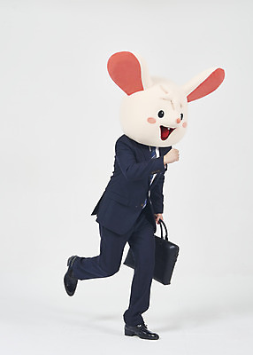 포토 JPG 스튜디오촬영 전신 남자 실내 한명 서기 누끼 정장 성인 옆모습 30대 달리기 한국인 비즈니스맨 쥐띠 쥐 흰배경 쥐캐릭터 동물탈 흰쥐 성인남자한명만 2020년 경자년 국내포토 1 옷 뷰포인트 동물캐릭터 백그라운드 비즈니스 모션 사람 동양인 내부 장년 흰색 십이지신 직장인 설치류 연도 탈 남자한명만 성인남자만 파일형식