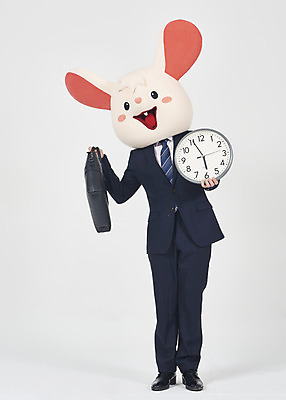 포토 JPG 스튜디오촬영 전신 남자 시계 서류가방 실내 한명 서기 들기 누끼 정장 성인 앞모습 30대 한국인 시간 비즈니스맨 쥐띠 쥐 흰배경 쥐캐릭터 동물탈 흰쥐 성인남자한명만 2020년 경자년 국내포토 1 옷 뷰포인트 동물캐릭터 백그라운드 가방 비즈니스 모션 사람 동양인 내부 장년 흰색 십이지신 직장인 설치류 연도 탈 남자한명만 성인남자만 파일형식