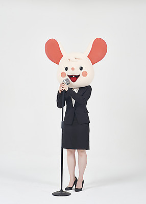 포토 JPG 스튜디오촬영 전신 여자 실내 한명 서기 누끼 정장 20대 성인 앞모습 한국인 비즈니스우먼 쥐띠 쥐 스탠드마이크 마이크 흰배경 쥐캐릭터 동물탈 흰쥐 성인여자한명만 2020년 경자년 국내포토 1 옷 뷰포인트 동물캐릭터 음향기기 백그라운드 비즈니스 모션 사람 동양인 청년 내부 흰색 십이지신 직장인 설치류 연도 탈 여자한명만 성인여자만 파일형식
