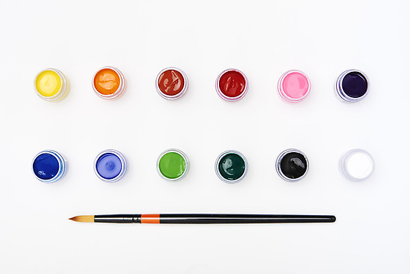 포토 JPG 스튜디오촬영 실내 미술 사람없음 하이앵글 컬러풀 여러개 물감 붓 오브젝트 흰배경 그림 일렬 미술교육 창의력 창의성 포스터물감 플랫레이 국내포토 교육 뷰포인트 컬러 다수 백그라운드 문화예술 내부 미술도구 흰색 플랫 파일형식