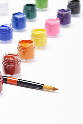 포토 JPG 스튜디오촬영 실내 미술 사람없음 컬러풀 여러개 물감 붓 오브젝트 흰배경 그림 일렬 미술교육 창의력 창의성 포스터물감 국내포토 교육 컬러 다수 백그라운드 문화예술 내부 미술도구 흰색 파일형식