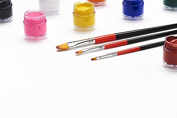 포토 JPG 스튜디오촬영 실내 미술 사람없음 컬러풀 여러개 물감 붓 오브젝트 흰배경 그림 일렬 미술교육 창의력 창의성 포스터물감 국내포토 교육 컬러 다수 백그라운드 문화예술 내부 미술도구 흰색 파일형식