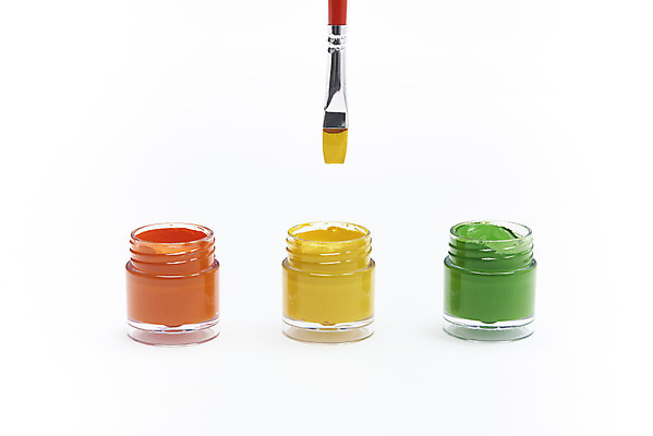 포토 JPG 스튜디오촬영 실내 미술 사람없음 컬러풀 물감 붓 세개 오브젝트 흰배경 그림 일렬 미술교육 창의력 창의성 포스터물감 국내포토 교육 컬러 백그라운드 문화예술 3 내부 미술도구 흰색 파일형식