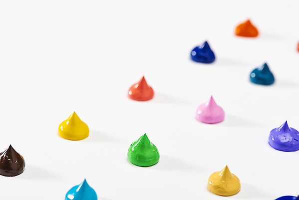 포토 JPG 스튜디오촬영 실내 미술 사람없음 컬러풀 여러개 물감 오브젝트 흰배경 그림 일렬 미술교육 창의력 창의성 수채화물감 국내포토 교육 컬러 다수 백그라운드 문화예술 내부 미술도구 흰색 파일형식